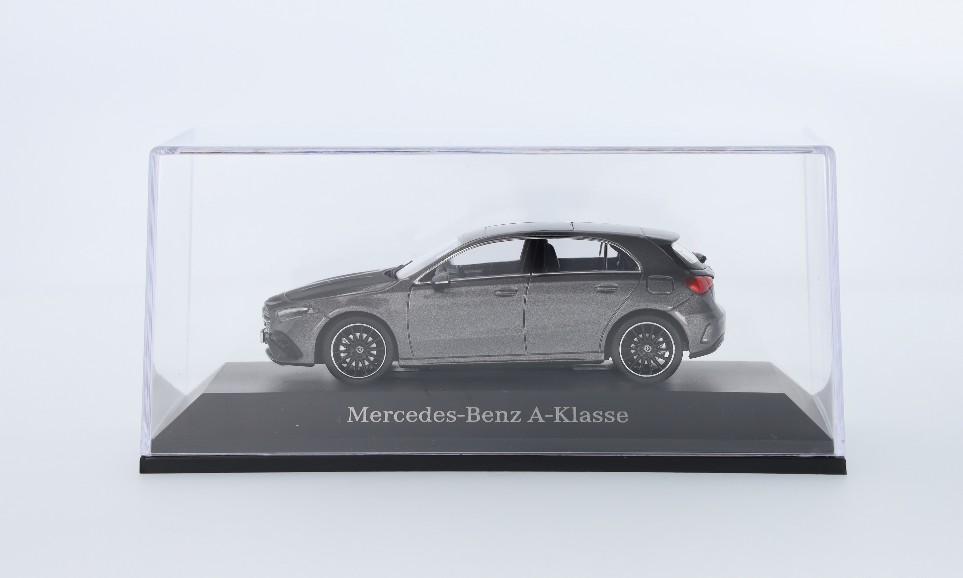 Classe A, Berline compacte, AMG Line, W177 - gris montagne, Minimax, 1:43