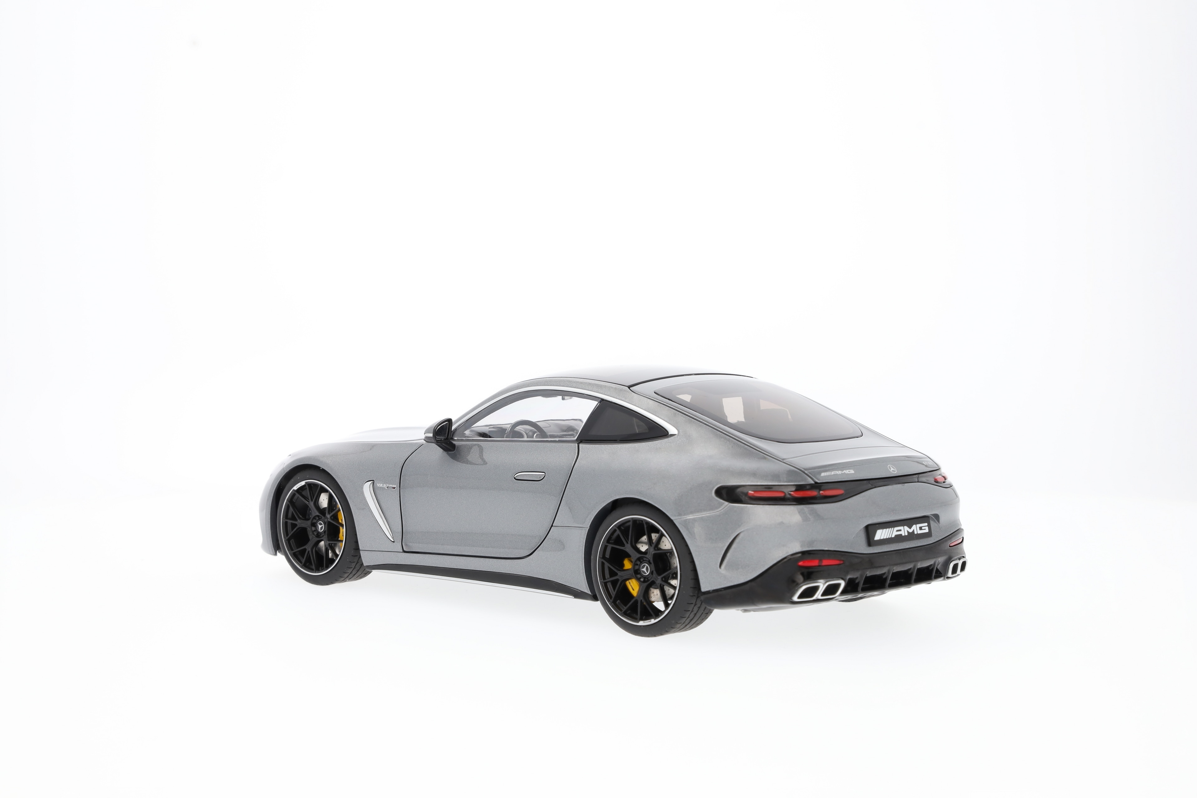 Mercedes-AMG GT 63, C192 - gris sélénite, NZG, 1:18