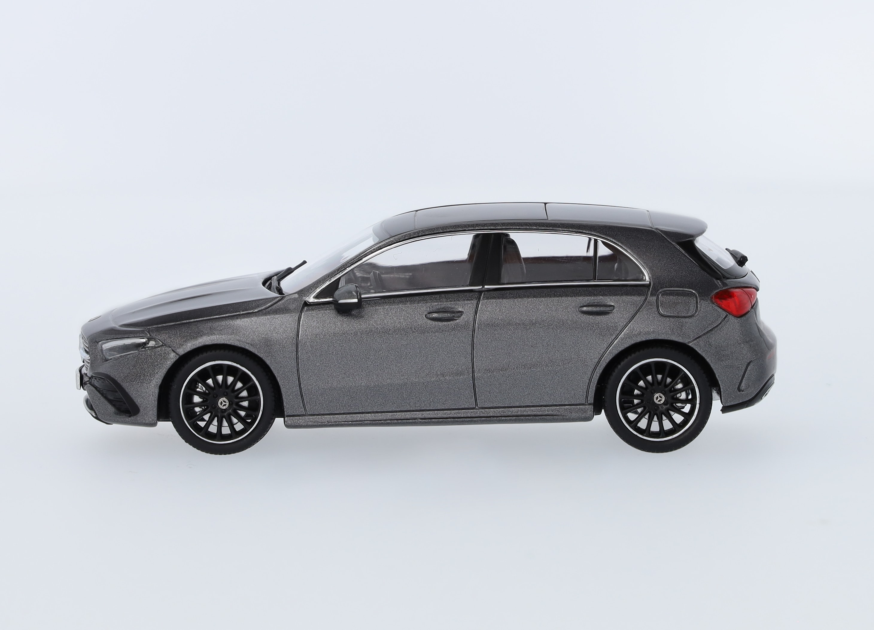 Classe A, Berline compacte, AMG Line, W177 - gris montagne, Minimax, 1:43