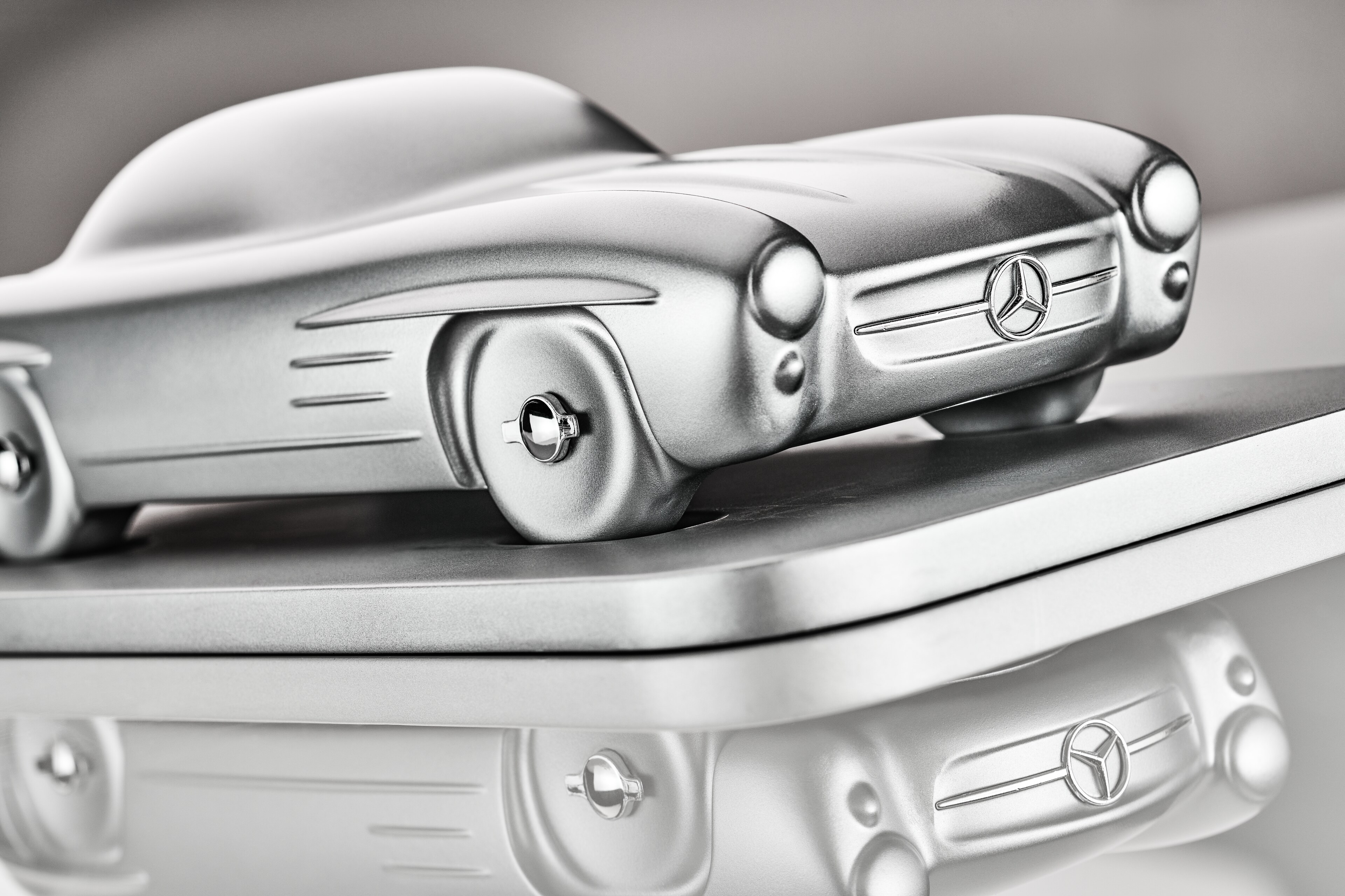 Sculpture 300 SL Coupé W 198 II (1957-1963) - argenté, Minichamps., 1:18