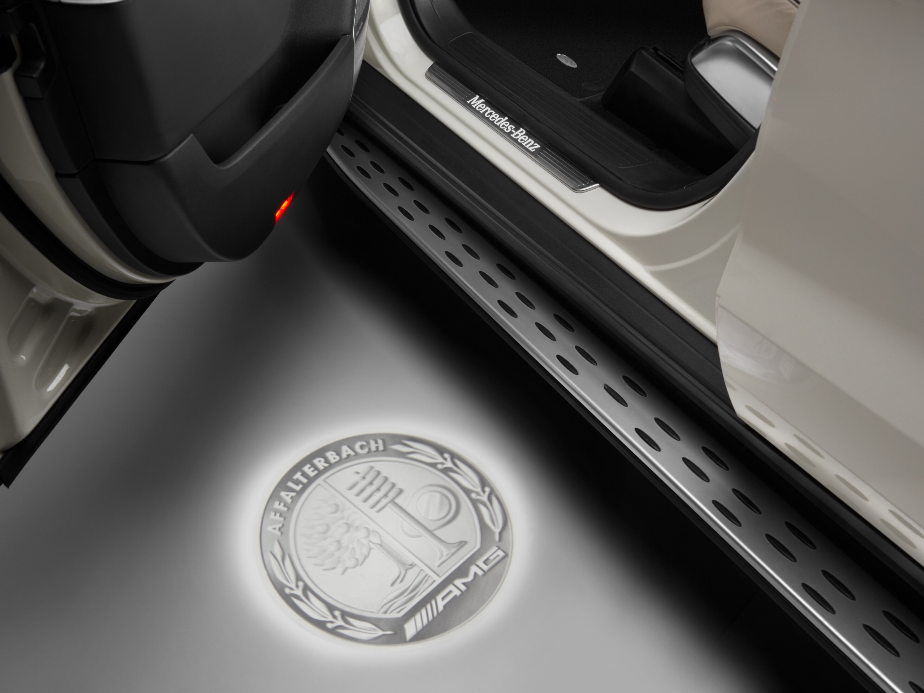 Projecteur de logo LED, Blason AMG - 1 jeu