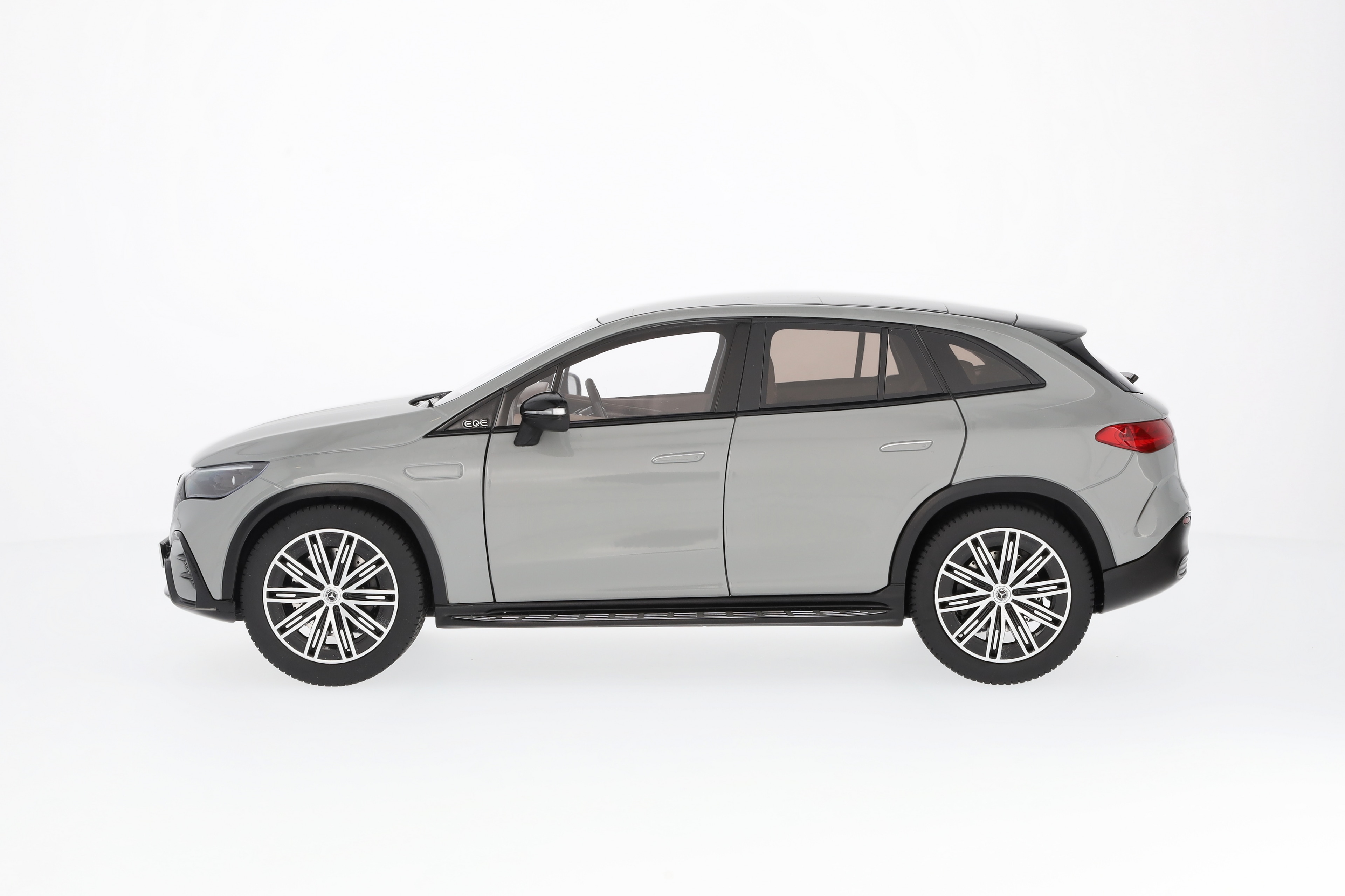 EQE SUV, AMG Line, X294 - MANUFAKTUR gris alpin standard, NZG, 1:18